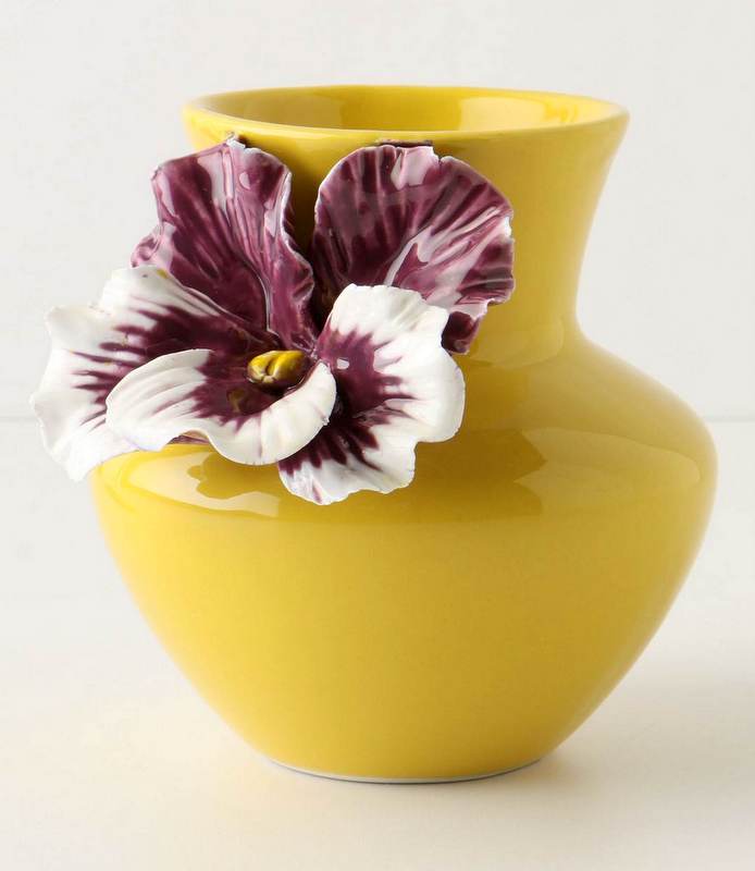 Форма вазочки. Маленькая ваза для цветов. Цветочки в вазочке. Вазочка желтая для цветов. Декоративная вазочка с жидкими.