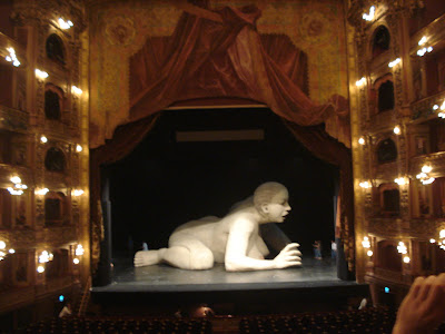 Palco do Teatro Colon. Estava tendo um ensaio quando visitei