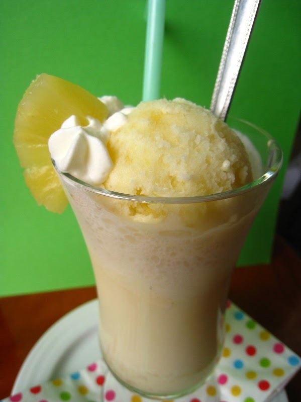 Kazuo: Ananas-Eiscremesoda, Ananasmilch, Ananas-Milchshake