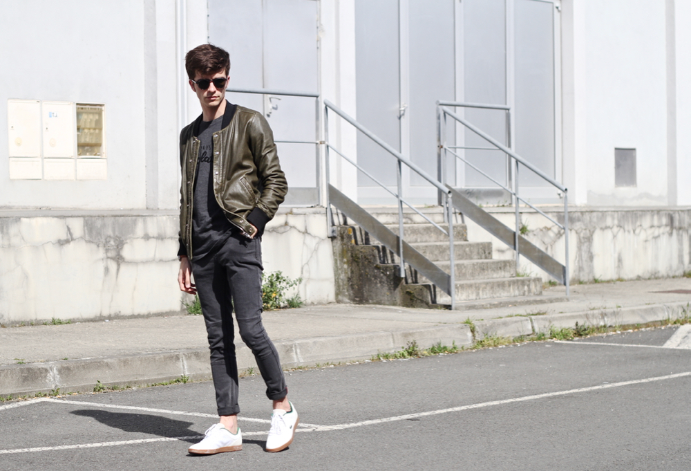 BLOG-MODE-HOMME-style-masculin-montre-connectee-motorola-cuir-iro-chocolatines-edwardson-lunettes-minimaliste-lacoste-basket-360-endliner-jeune