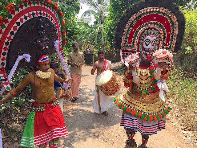 Danza ritual poothan y Thira Kerala