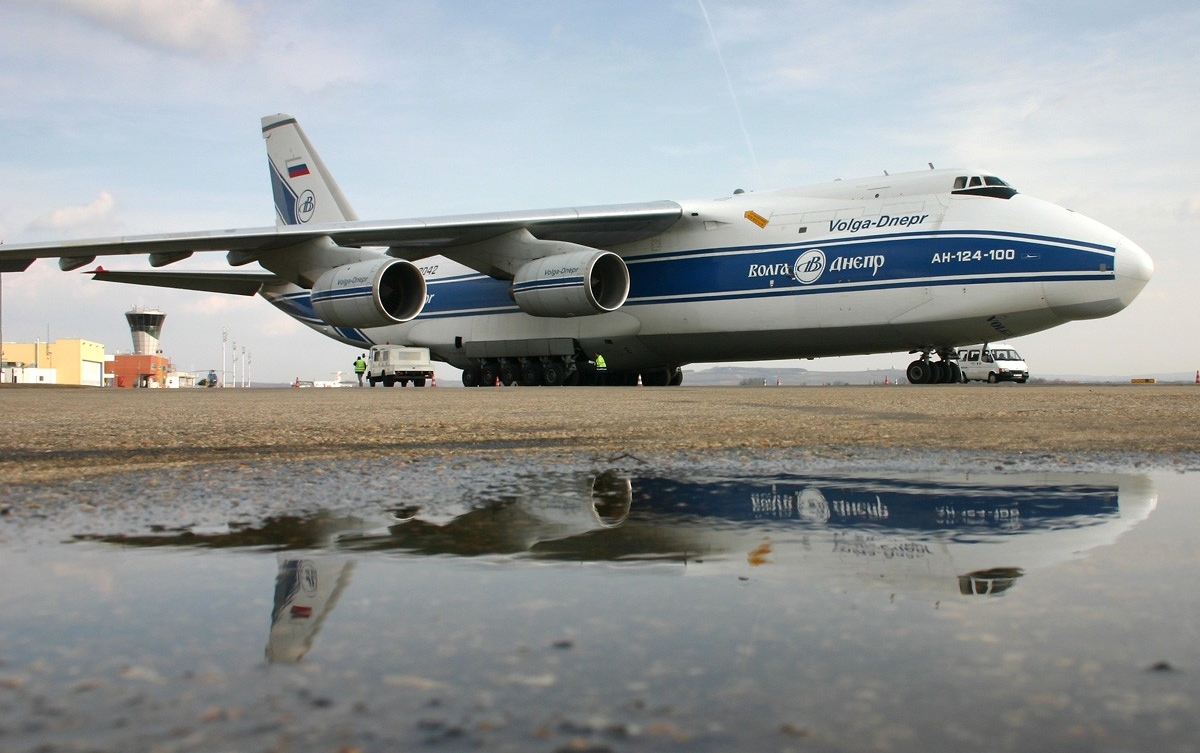 Antonov An-124 of Volga-Dnepr Reflecting on Water | Aircraft Wallpaper ...