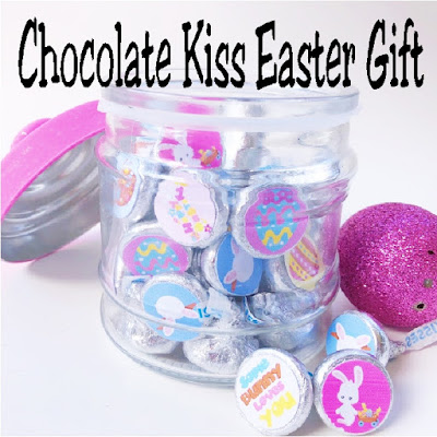 Need a last minute Easter gift for someone special in your life? Or are you looking for a fun Easter basket treats that your kids will love? This Easter gift is quick, easy, and awesome! With this free printable and a quick trip to the dollar store, you'll have an Easter gift in no time. #easter #easterparty #easterbasket #eastergift #kisslabels #hersheykisses #diypartymomblog