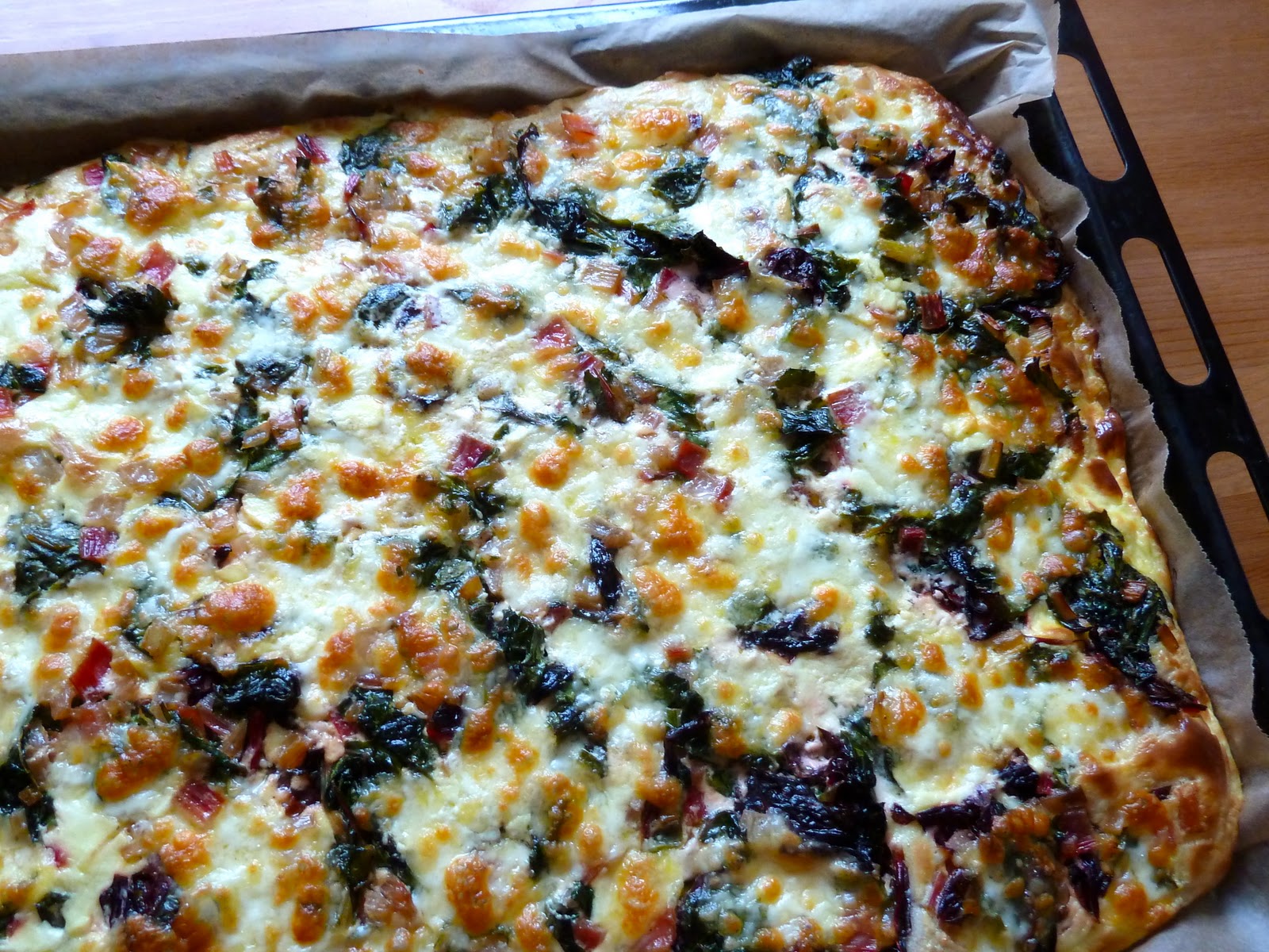 Frische Brise: Mangoldpizza