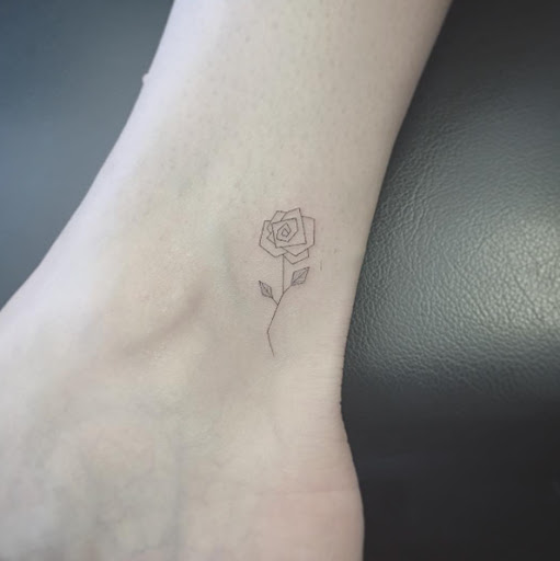 Este minimalista geométricas rose tattoo Este minimalista geométricas rose tattoo