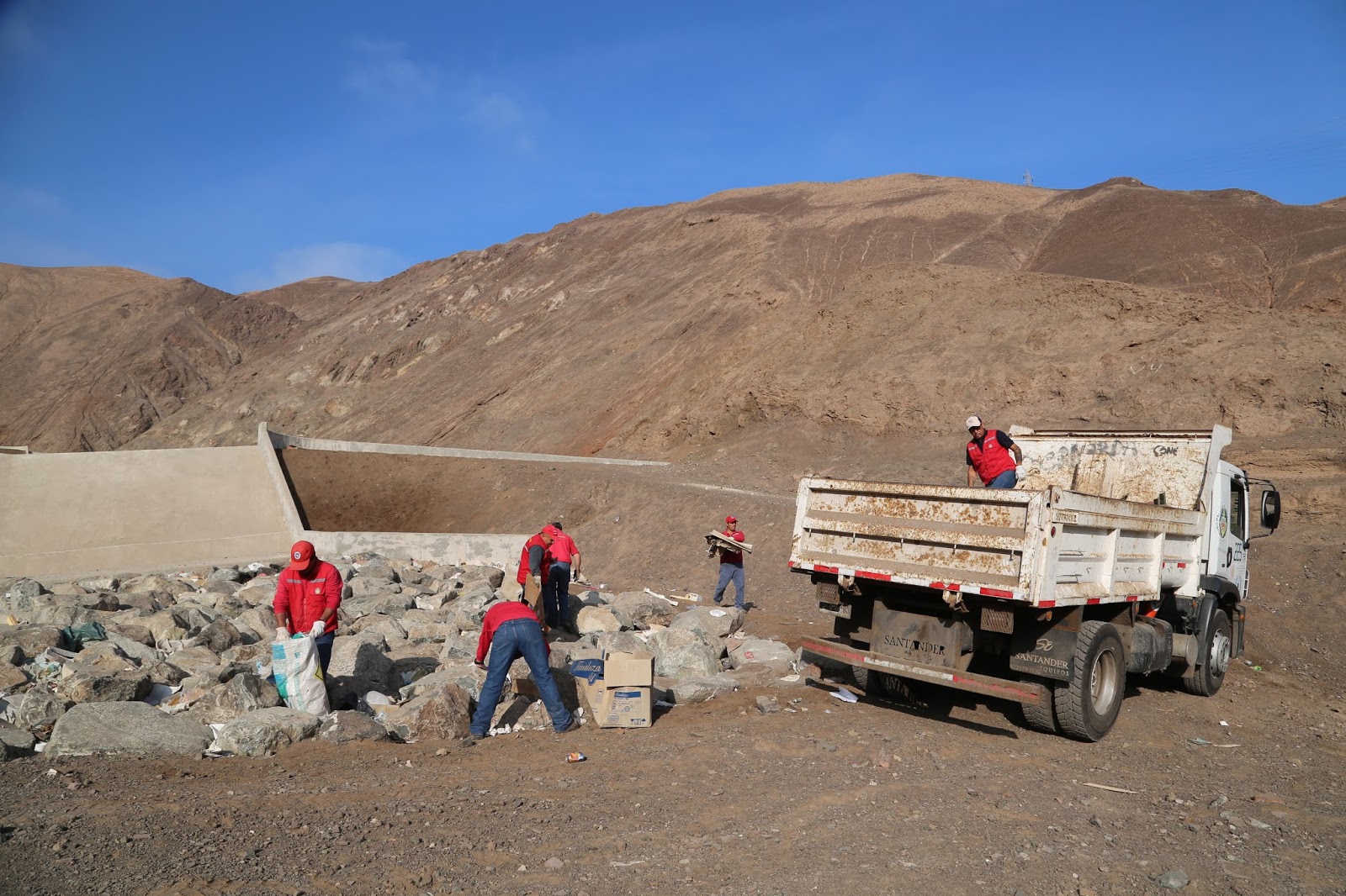 ANTOFAGASTA Y SUS PROBLEMAS Municipio retiró 300 toneladas de