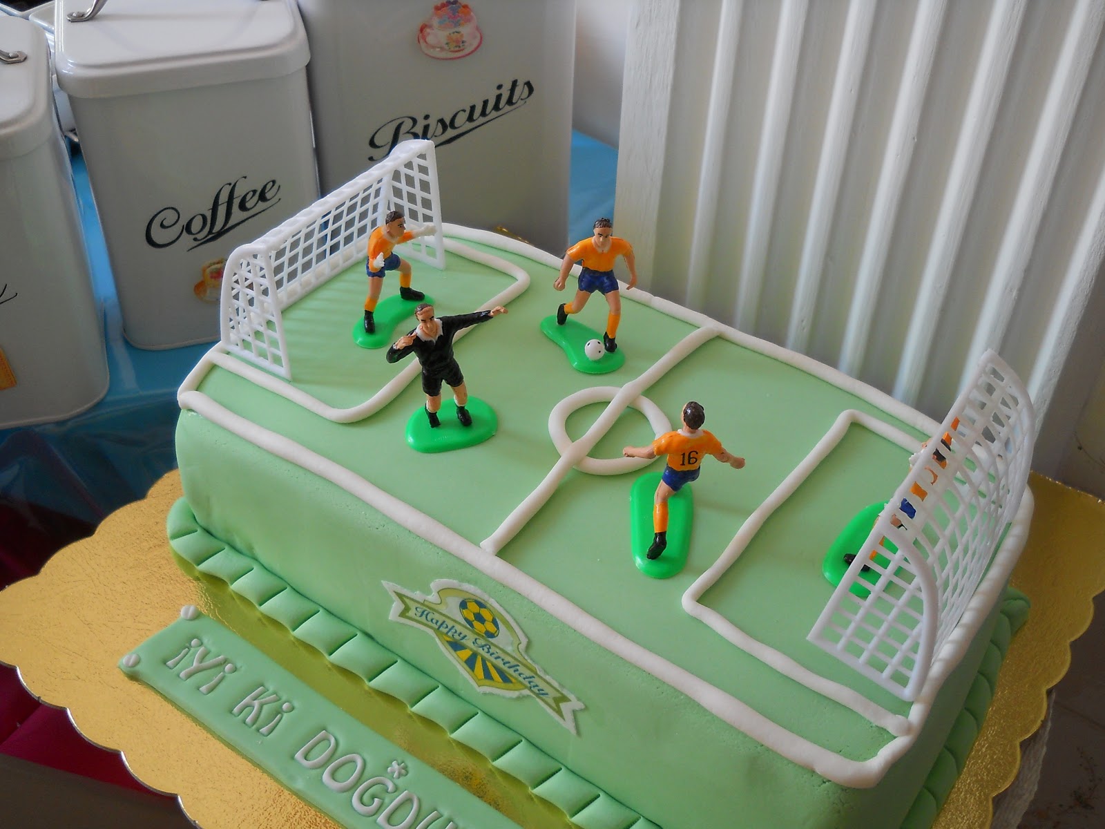 ÇILGIN PASTACI futbol sahası pasta