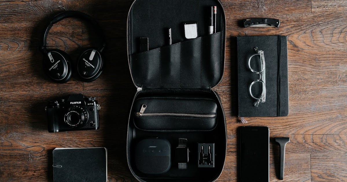 "The whole kit and caboodle" nghĩa là gì?