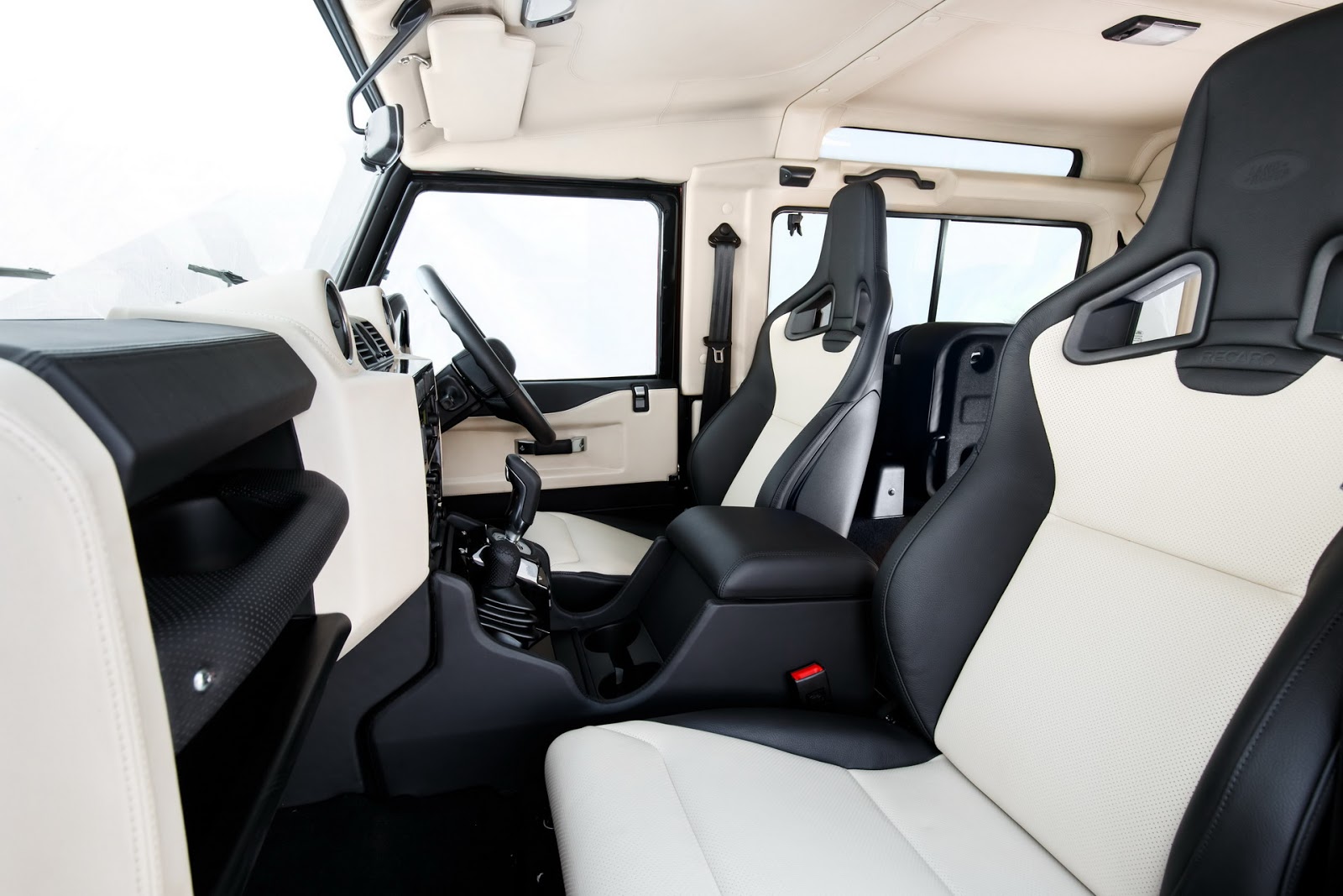LR-Defender-WorksV8-13.jpg