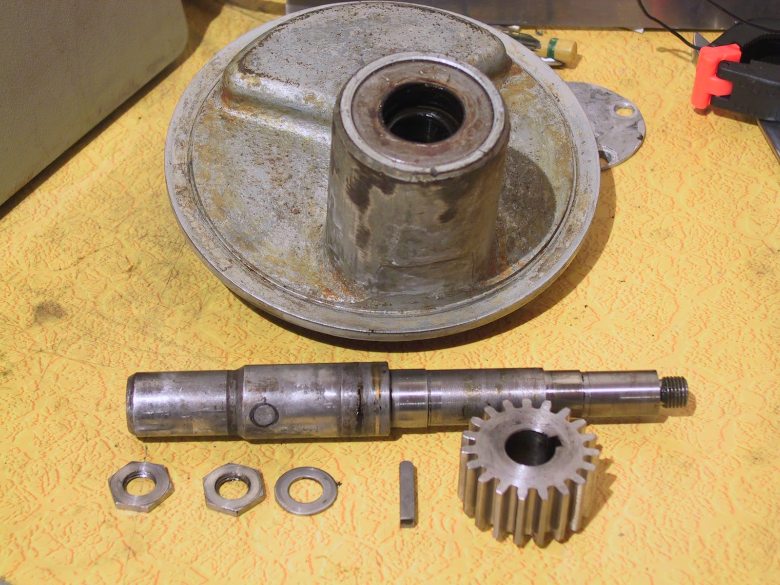 Hobart A200 Overhaul Removing the Drive Gear from the Agitator Shaft