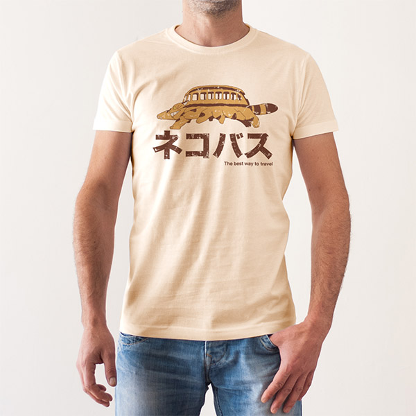 http://www.lolacamisetas.com/es/producto/580/camiseta-totoro-nekobus-travel