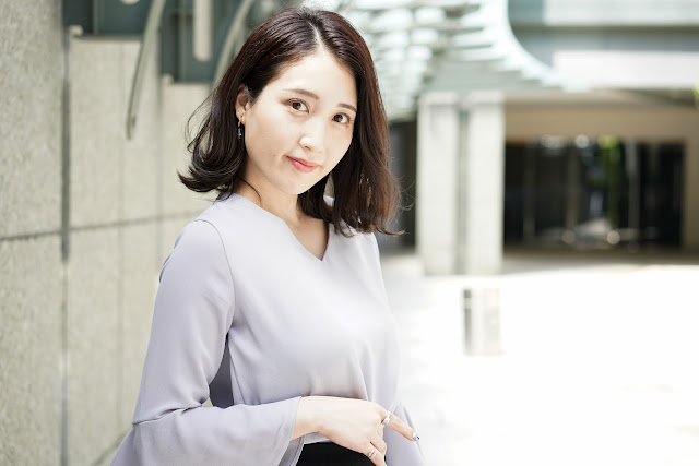 写真家はさまざまな状況に陥った自分の体のポートレートを撮影します