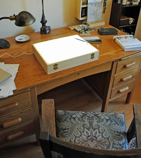 Tom Sarmo: The Cranky Bird Studio: Quick and Easy: DIY Artist's Light Box