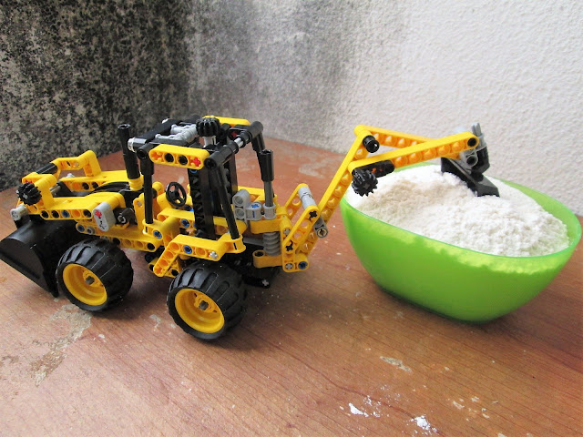 LEGOlinária - culinária com LEGO - LEGO ajuda a fazer um bolo