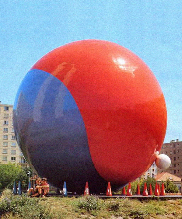Vitry-sur-Seine - La Boule, Horloge - Square de l'Horloge Sculpteur: Pierre Székely Projet / réalisation: 1972 - 1974 détruite Vitry-sur-Seine - La Boule, Horloge - Square de l'Horloge Sculpteur: Pierre Székely Projet / réalisation: 1972 - 1974 détruite
