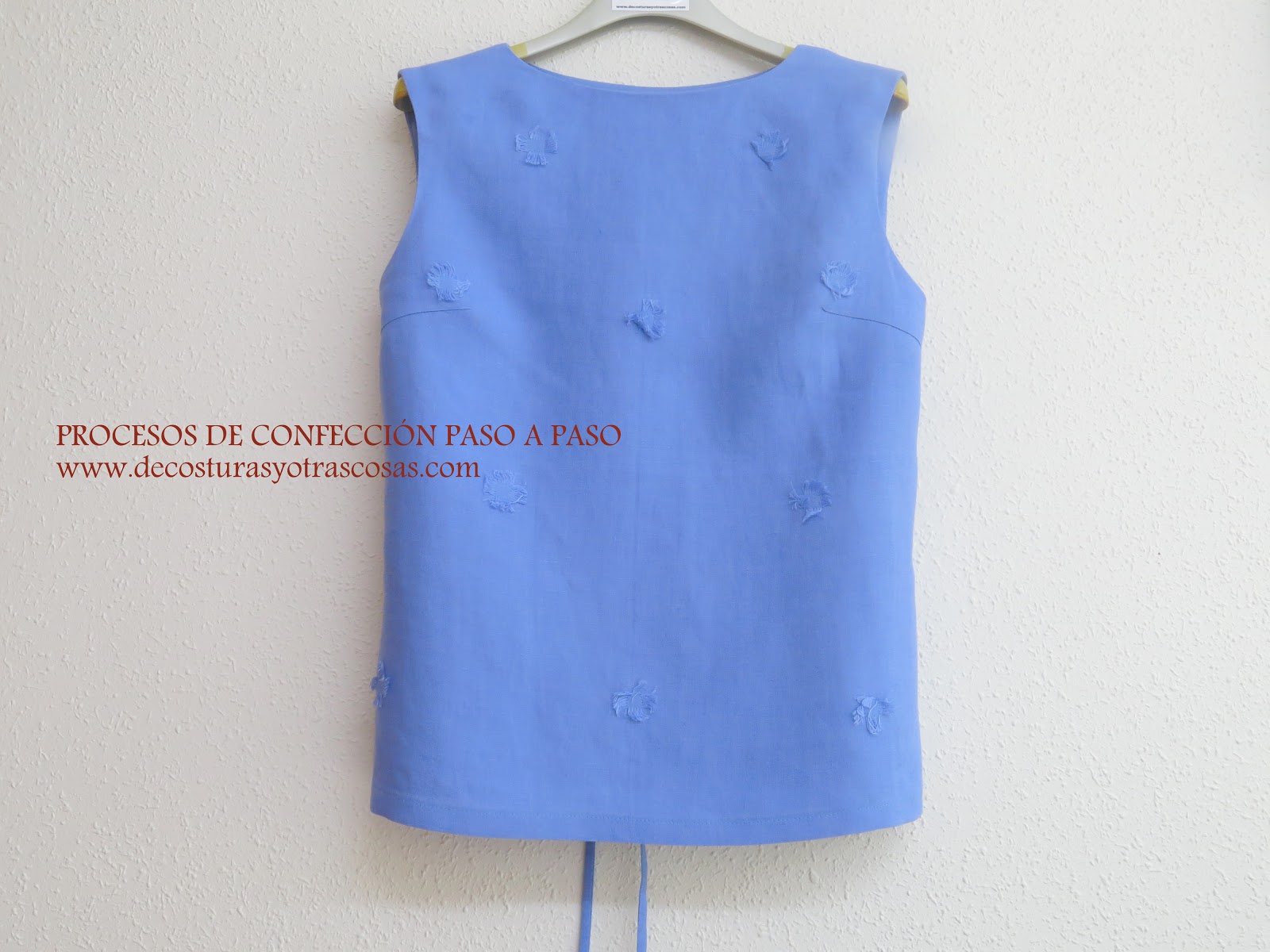 De otras cosas: BLUSA DE AZUL APLICACIONES DESHILADAS