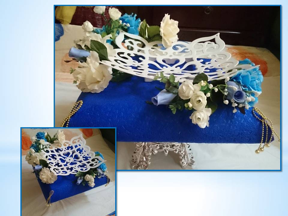 gaun pernikahan biru royal