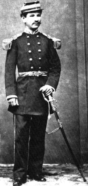 Alfonso Ugarte Foto de Alfonso Ugarte joven militar y de cuerpo entero