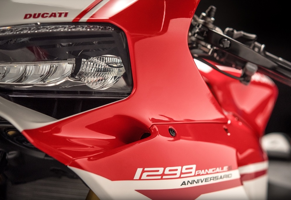 Hanya diproduksi 500 unit . . Ducati resmi merilis Panigale S 1299 Anniversario untuk merayakan hari jadinya yang ke 90