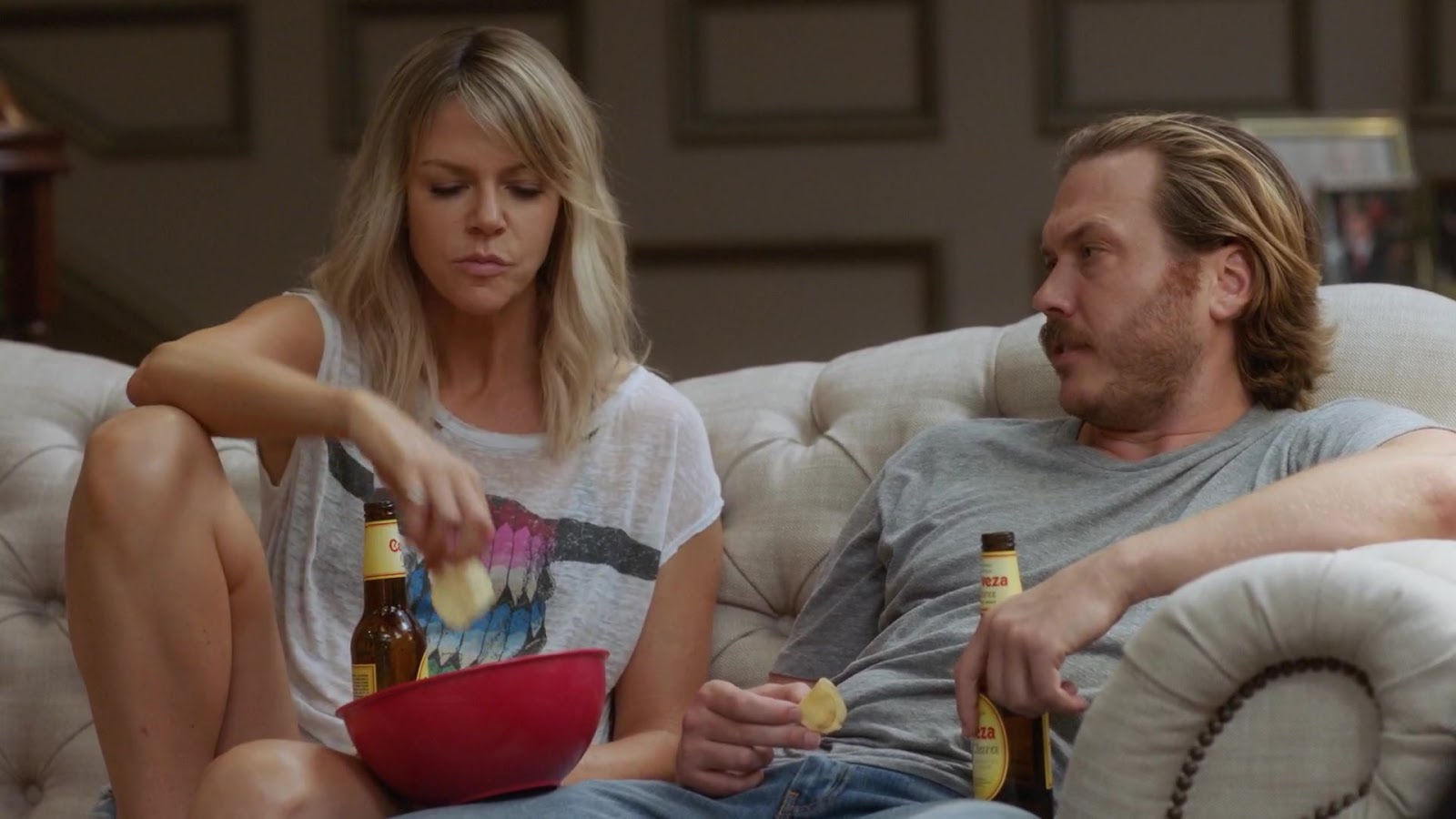 папа кайла дельфин. линда фэйрстайн была ли наказана. джеральд брофловски дельфин. Sue has got brown hair her hair is long. майк шинода президент мем.