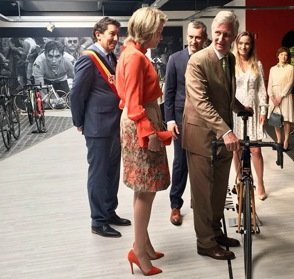 King Philippe of Belgium and Queen Mathilde of Belgium visited the Global Cycling Center ( Flanders’ Bike Valley). Queen wore Natan and Armani blouse