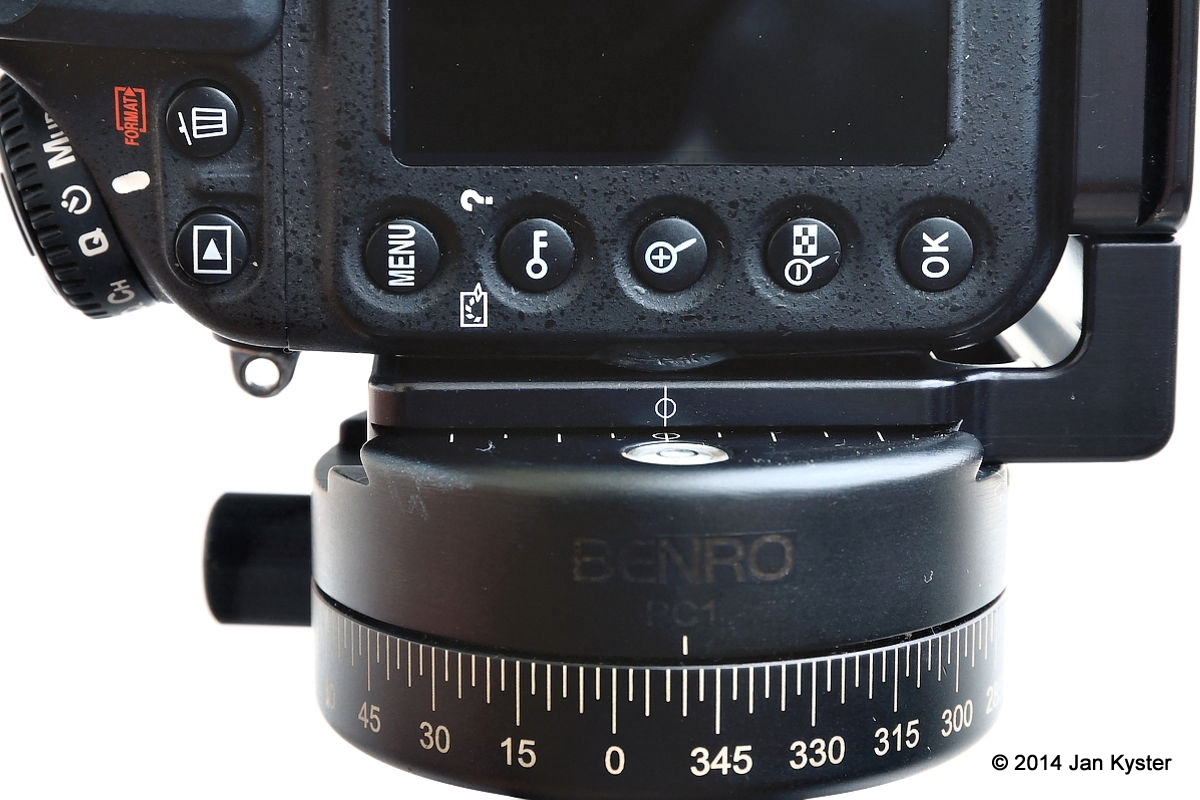 Hejnar ND800 MLB attached on Nikon D800 vertical plate center mark detail