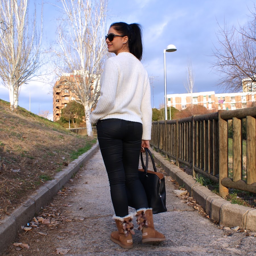 OUTFIT INVIERNO Pantalones encerados, jersey de punto y botas UGG