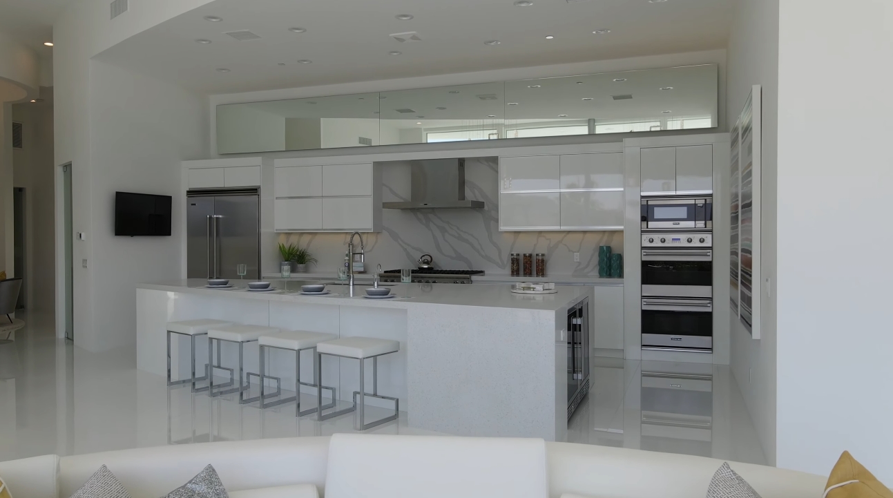 32 Photos vs. Palm Springs, CA Luxury Home Interior Design Tour By Brian Foster