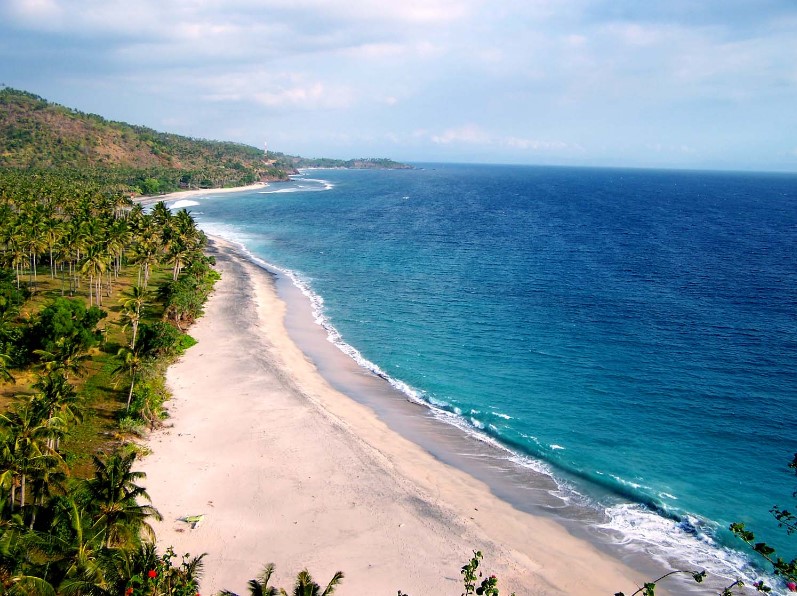Pesona Luar Biasa Dari Pantai Senggigi Lombok