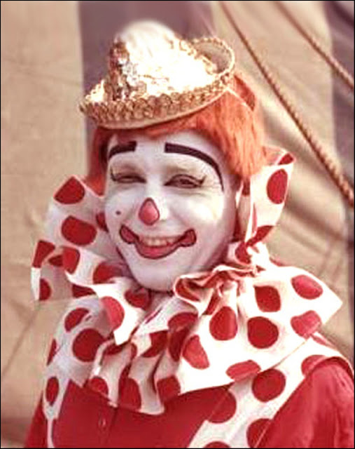 Buckles Blog WHITE FACE CLOWNS