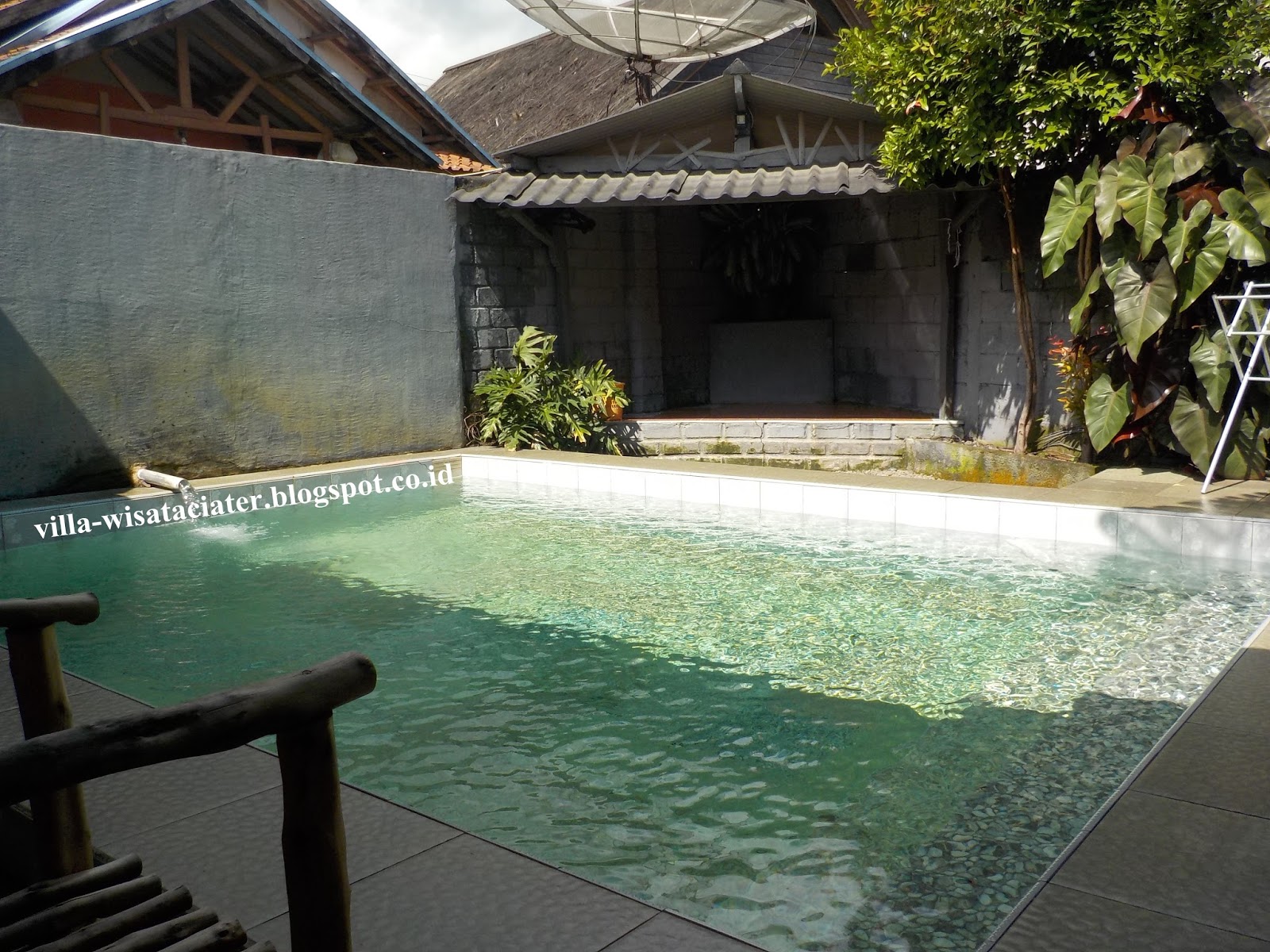 Villa di ciater yang ada kolam renang air panas nya