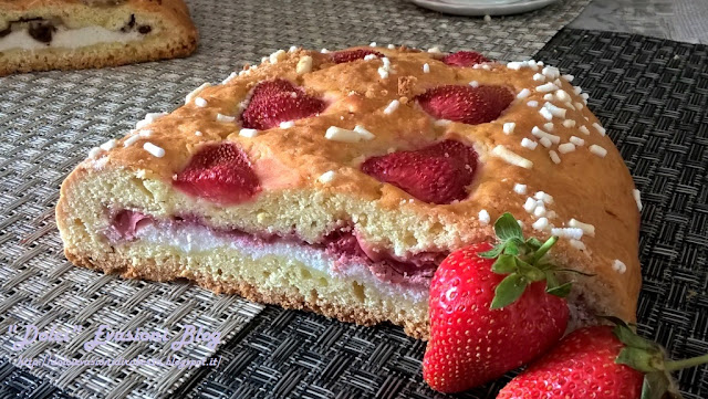 Ciambella Romagnola Farcita con Ricotta e Fragole