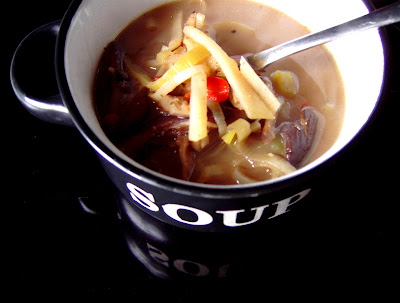 Sopa de setas con fideos de patatas