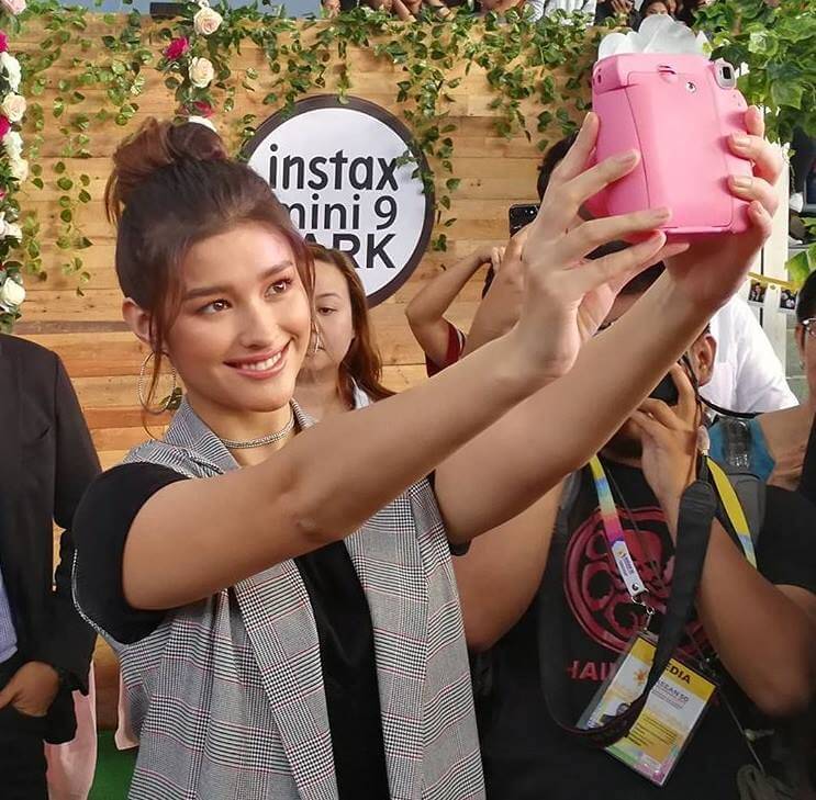Liza Soberano Taking Selfie with the Instax Mini-9