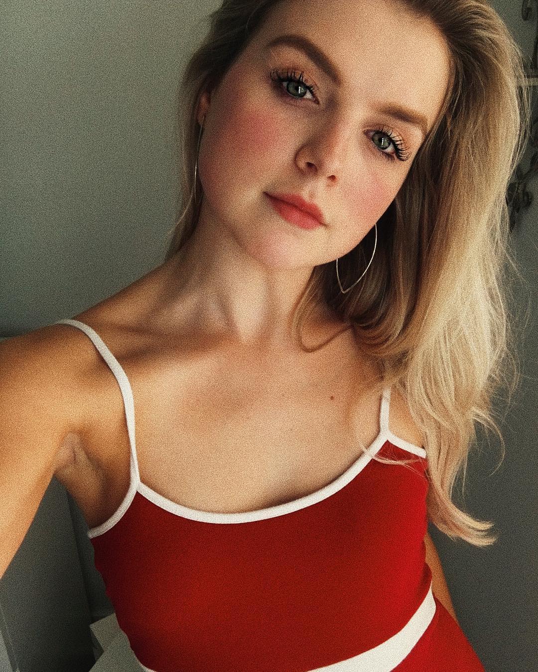 Starlet Arcade: Anna Grace Barlow