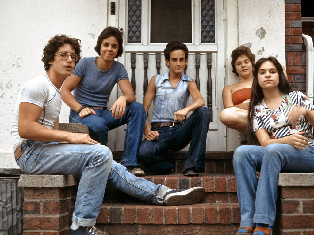 45 Vivid Color Pictures Capture Daily Life of Young People in Brooklyn