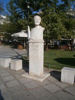 η προτομή του Ιωάννη Πουλάκα στην πλατεία Χαριλάου Θεσσαλονίκης
