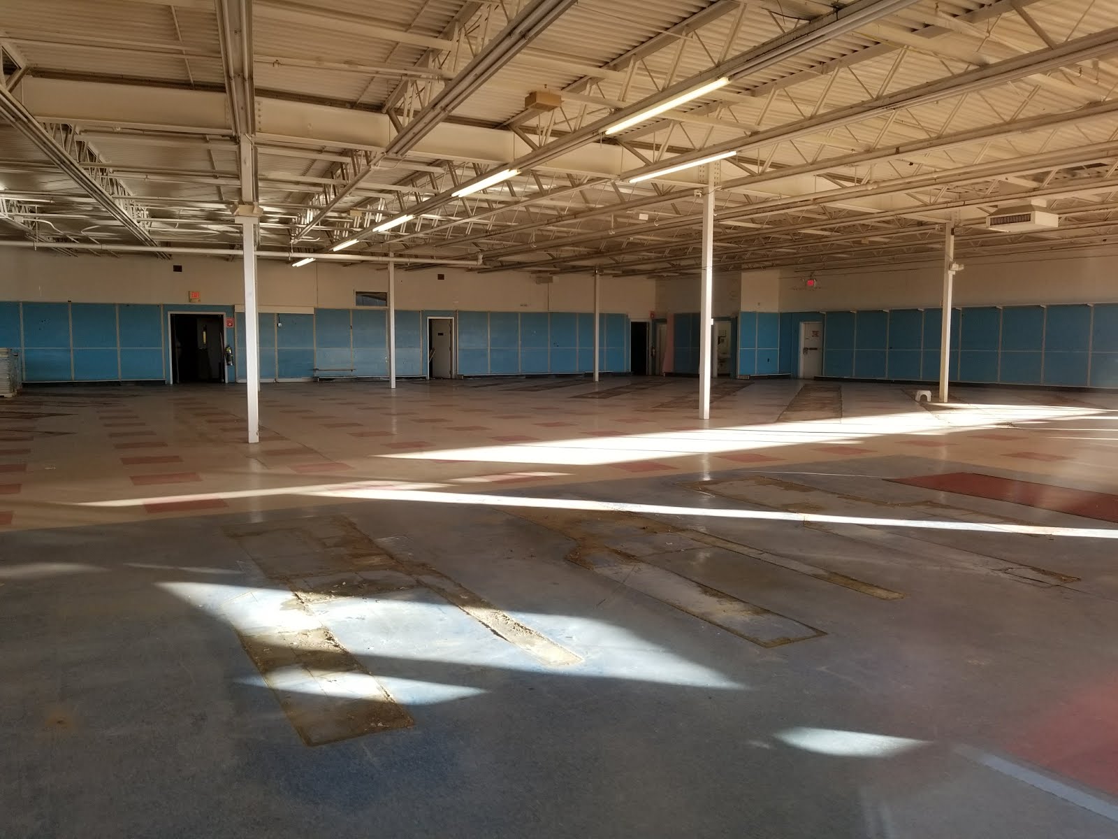 Benny's Home and Auto Stores, Groton, CT Brands "R" Us