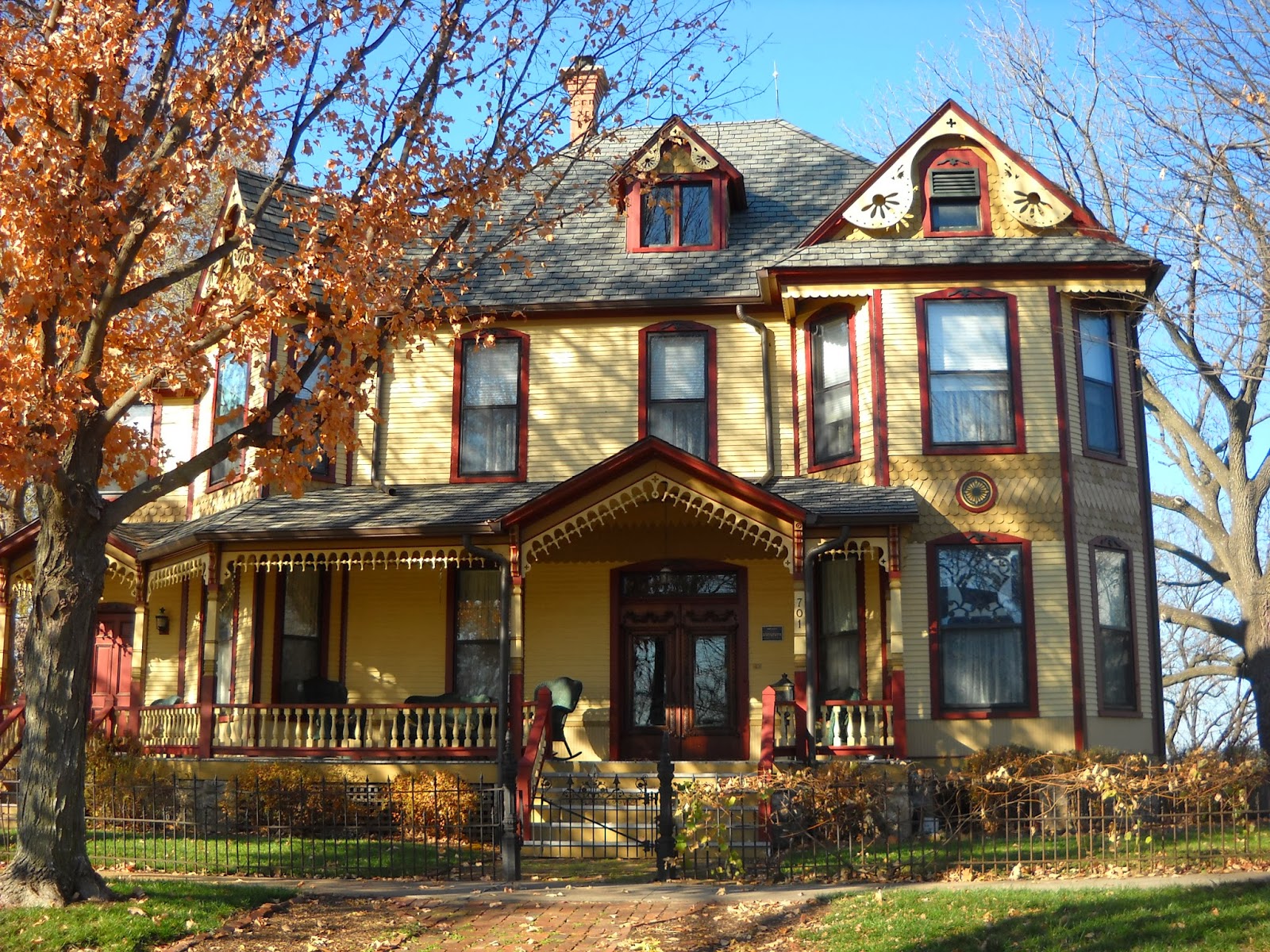  Victorian Wanna Be Fall Historic Homes Tour in Boonville