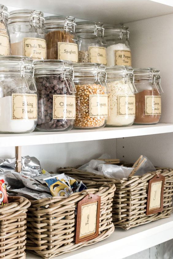 How To Organize Your Pantry Using Mason Jars / Home Decor & Weddings