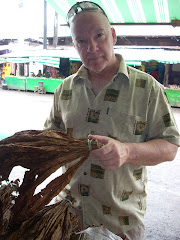 Tomahawk buying Tobacco hands at the carbon market, Cebu, Philippines