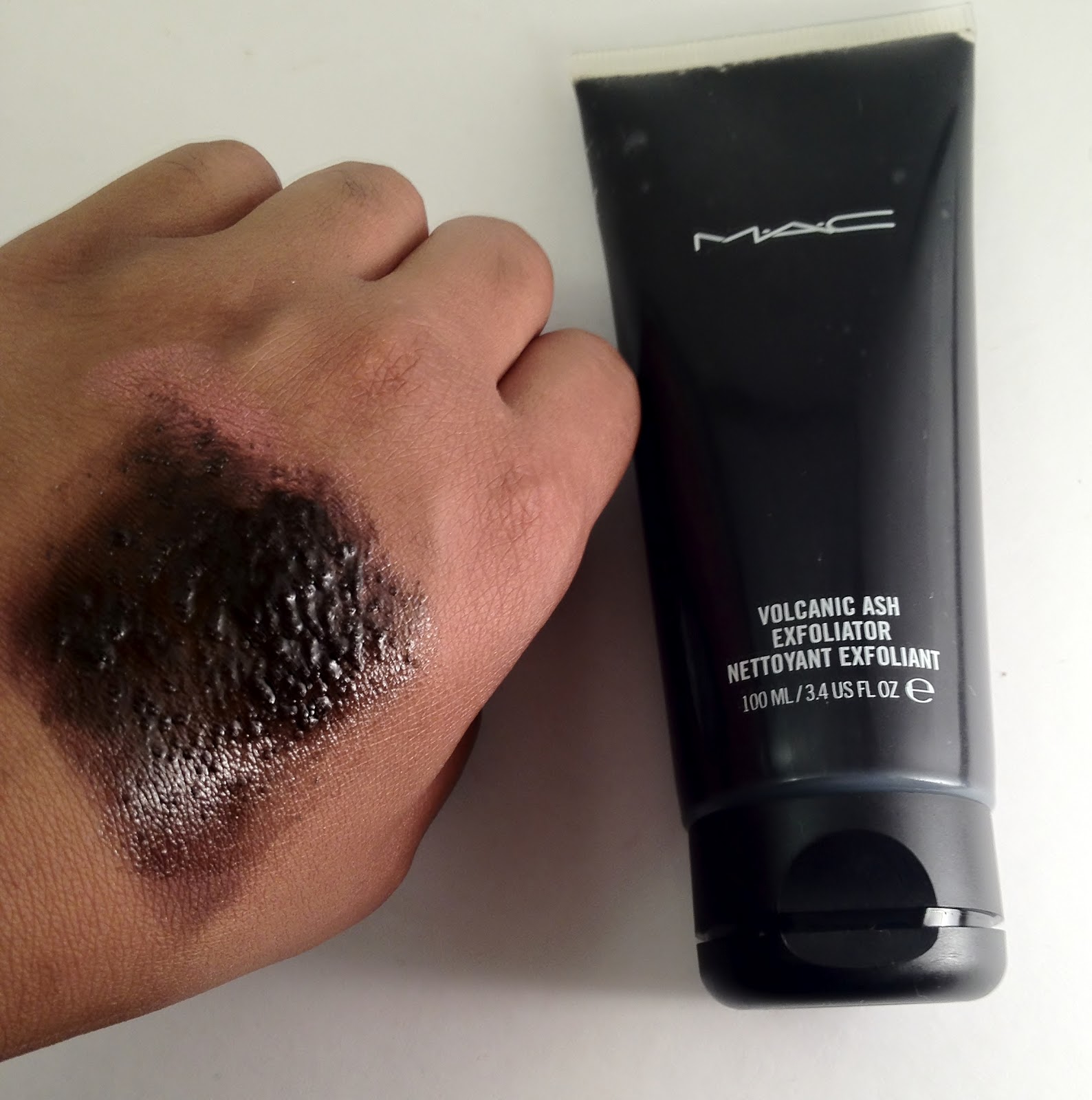 Omorfia....What I Call Beauty! REVIEW MAC VOLCANIC ASH EXFOLIATOR