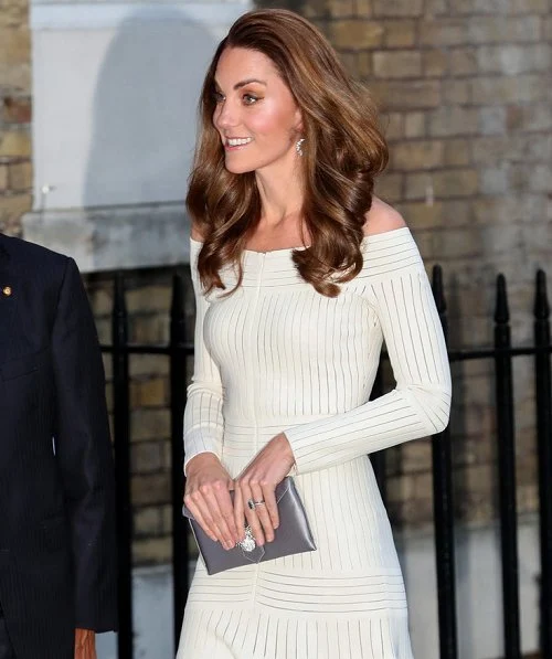 Kate Middleton w ore Barbara Casasola Off-the-shoulder mesh-paneled stretch-jersey dress and immy Choo Romy silver and dusk pumps