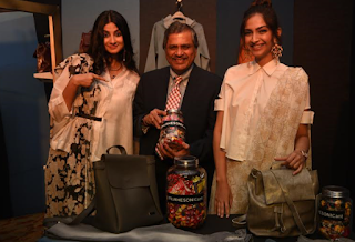 Rheson by Rhea and Sonam Kapoor is now exclusively available at Shoppers Stop Rheson by Rhea and Sonam Kapoor is now exclusively available at Shoppers Stop