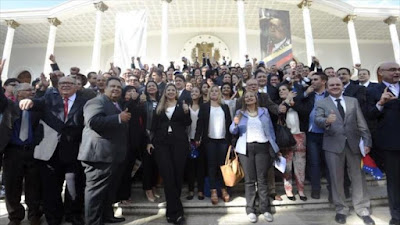 Oposición venezolana critica decreto económico de Maduro y pide su renuncia