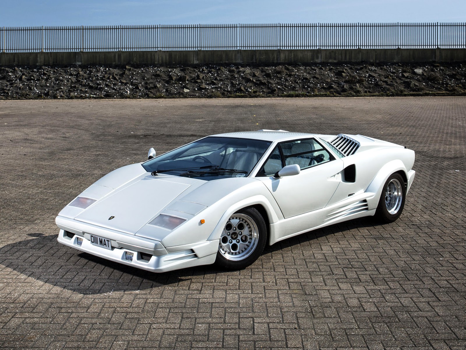 FAB WHEELS DIGEST (F.W.D.) 1988 Countach 25th Anniversary