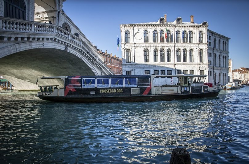 Auguri di Buon Anno da Venezia con il Prosecco DOC.