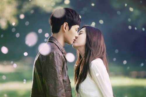 Anh Hãy Hôn Em Một Lần Được Không ! Anh Hãy Hôn Em Một Lần Được Không !
