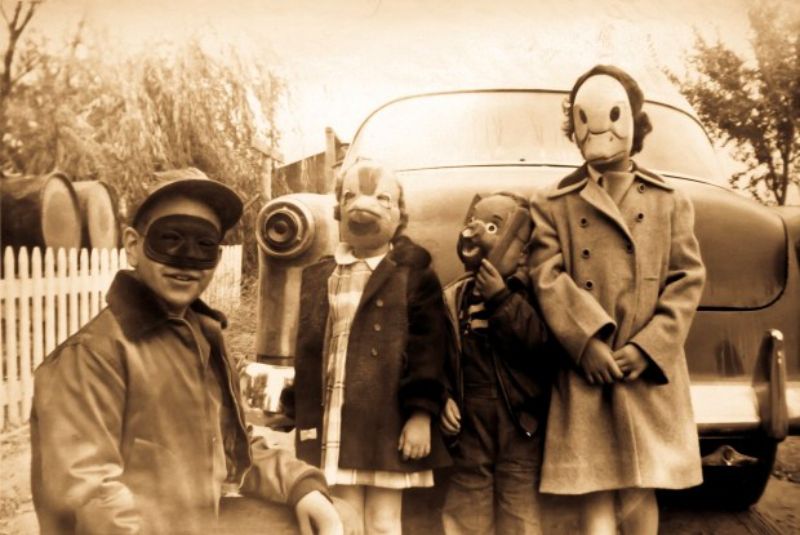 A Collection of 26 Nightmarish Vintage Halloween Photos From the 1930s
