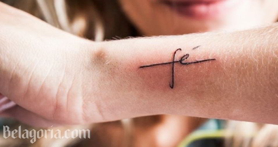 Un tatuaje cristiano para una mujer